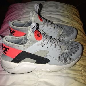 Nike Air Huarache Youth Size 5